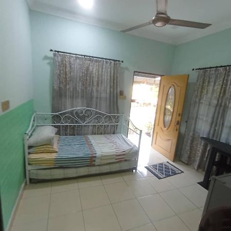 Homestay Sri Ladang Kuala Terengganu Exterior photo