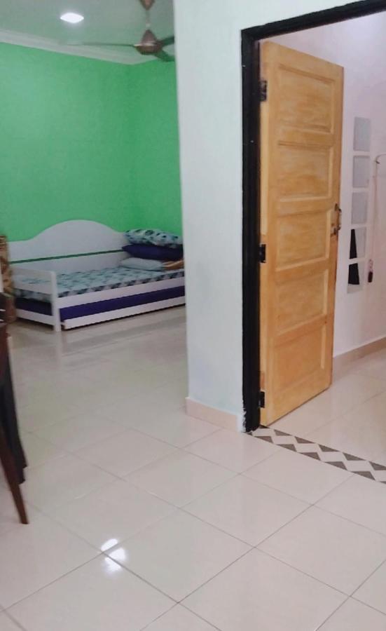 Homestay Sri Ladang Kuala Terengganu Exterior photo