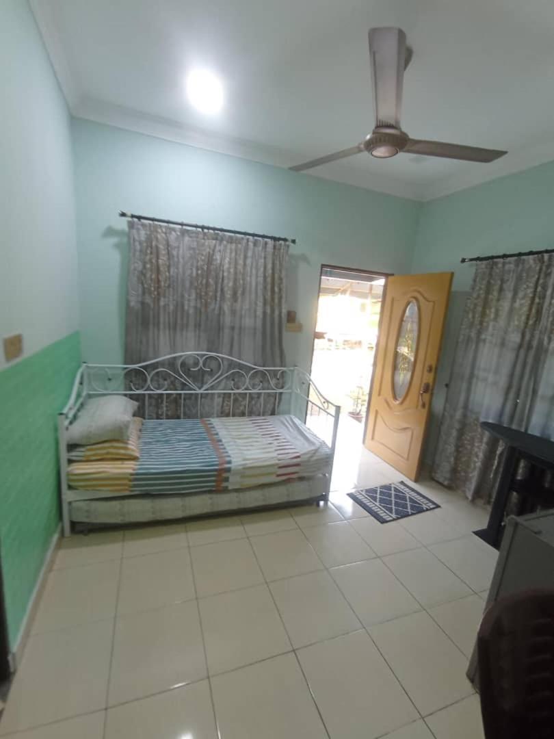 Homestay Sri Ladang Kuala Terengganu Exterior photo