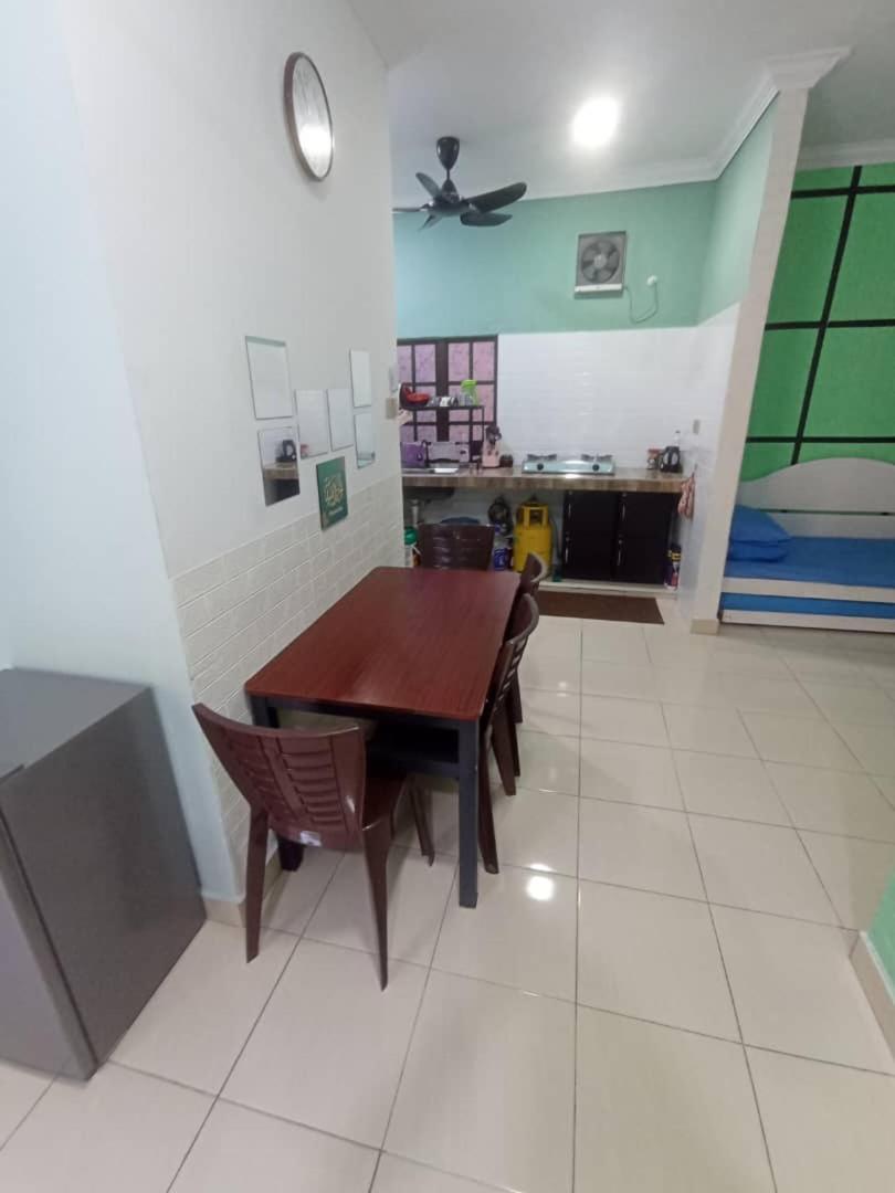 Homestay Sri Ladang Kuala Terengganu Exterior photo